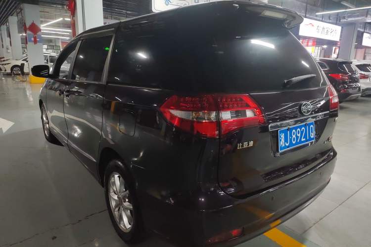 Used BYD M6 2015 2.4L Automatic Prestige Edition Exterior 2