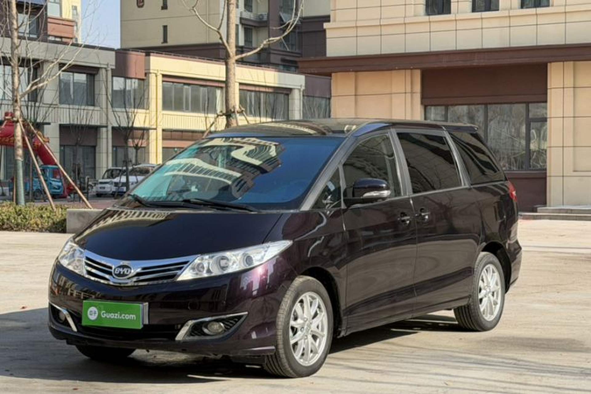 Used BYD M6 2015 2.4L Automatic Luxury Model Front Left 45 Deg