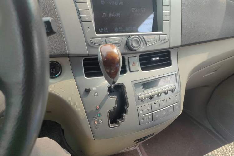 Used BYD M6 2015 2.4L Automatic Prestige Edition Gear Lever