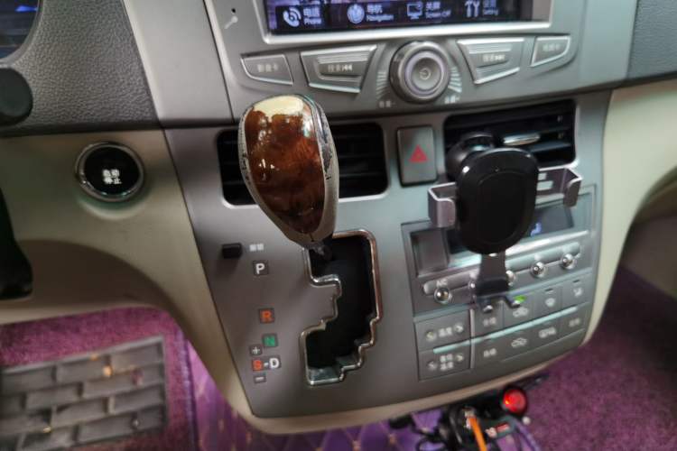 Used BYD M6 2015 2.4L Automatic Prestige Edition Gear Lever