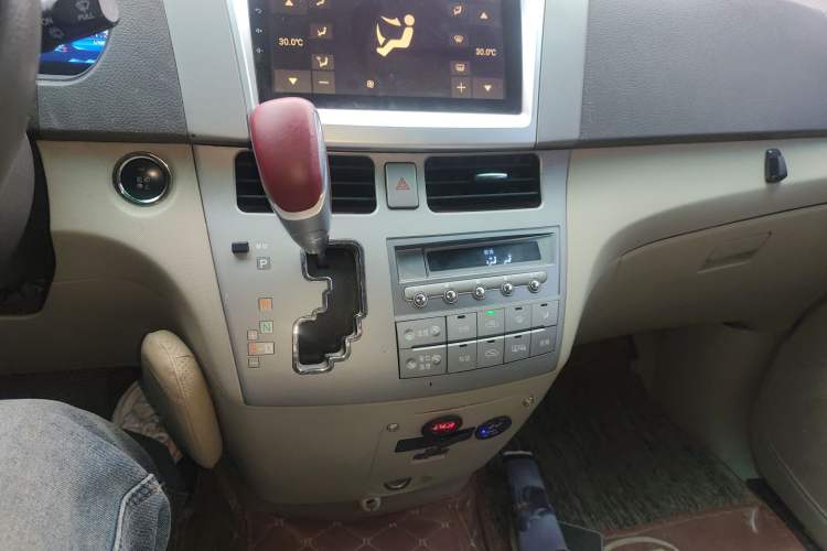 Used BYD M6 2015 2.4L Automatic Luxury Model Gear Lever