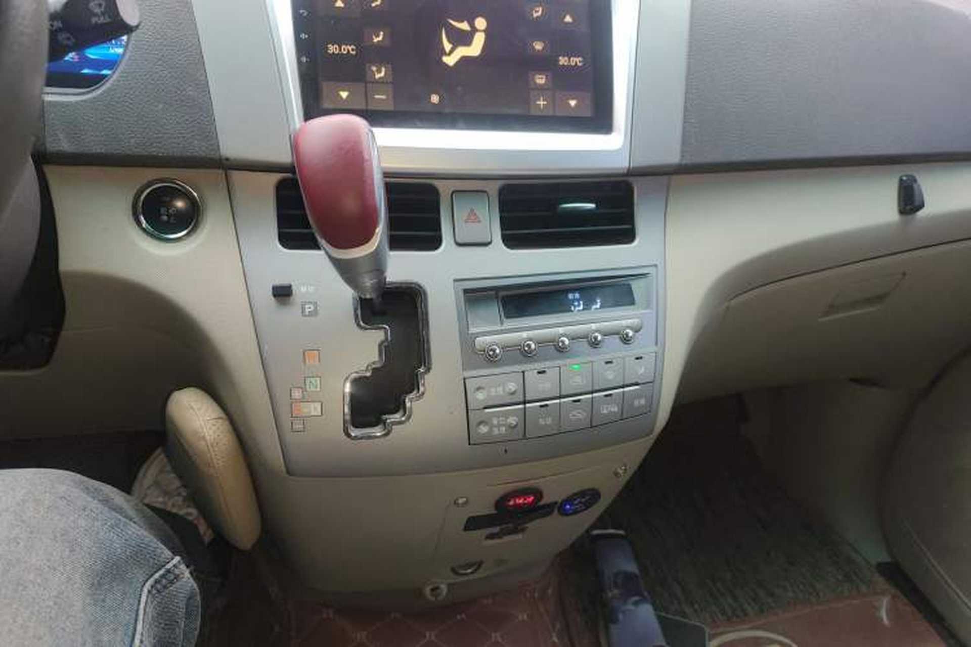 Used BYD M6 2015 2.4L Automatic Luxury Model Gear Lever