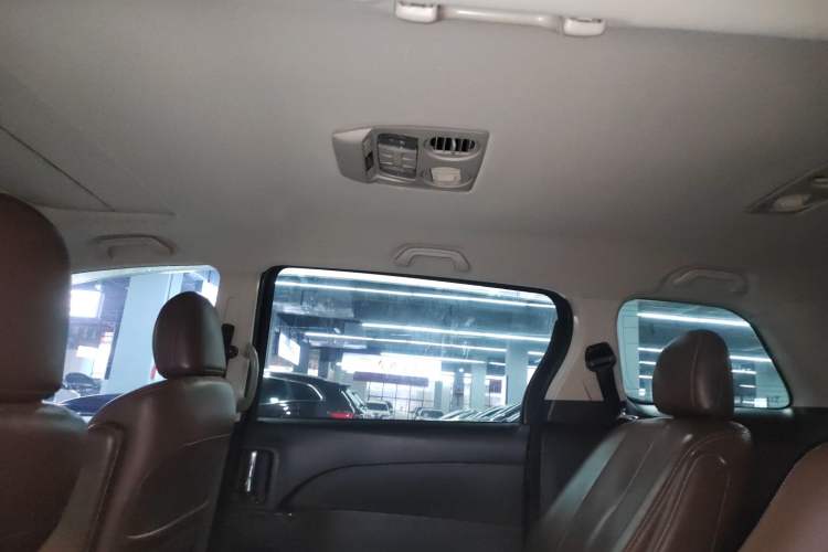 Used BYD M6 2015 2.4L Automatic Prestige Edition Headliner