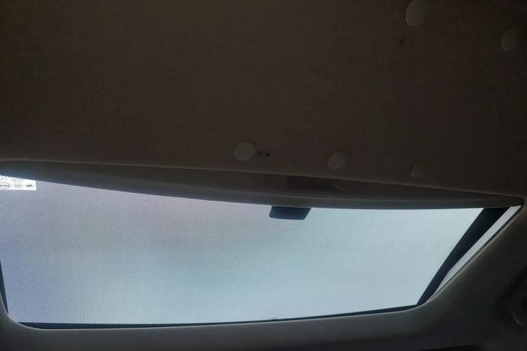 Used BYD M6 2015 2.4L Automatic Luxury Model Headliner