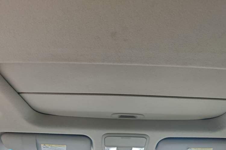 Used BYD M6 2015 2.4L Automatic Prestige Edition Headliner