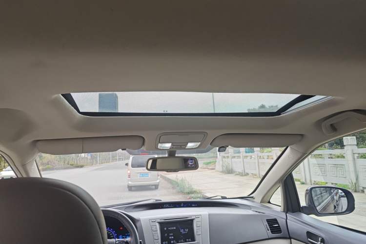 Used BYD M6 2015 2.4L Automatic Prestige Edition Headliner