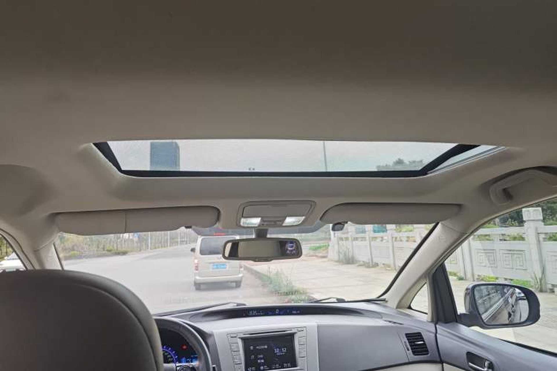 Used BYD M6 2015 2.4L Automatic Prestige Edition Headliner