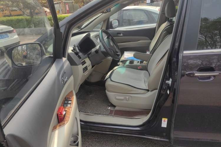 Used BYD M6 2015 2.4L Automatic Prestige Edition Left Front Seat