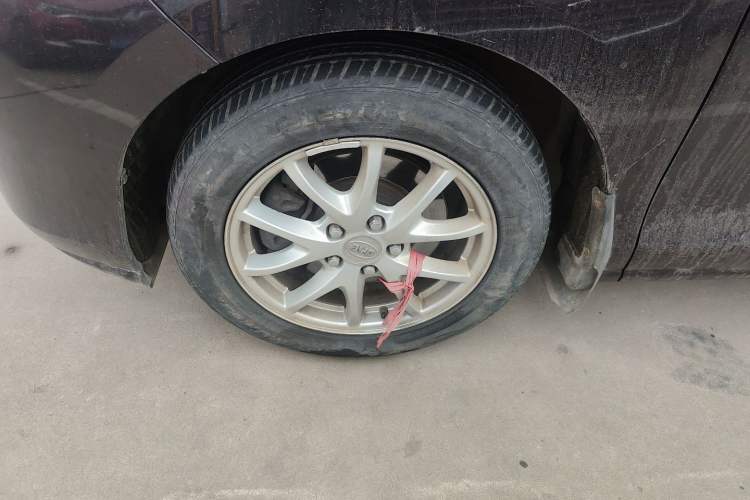 Used BYD M6 2015 2.4L Automatic Luxury Model Left Front Wheel Hub