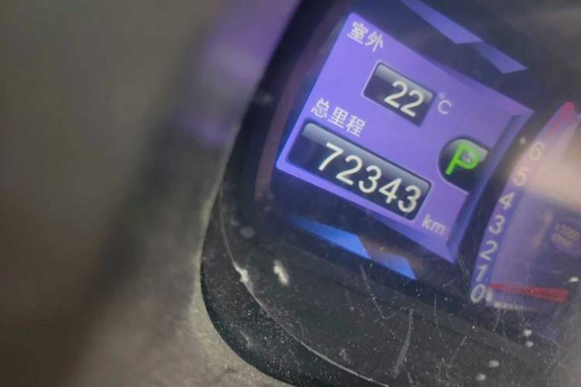 Used BYD M6 2015 2.4L Automatic Prestige Edition Odometer Close Up
