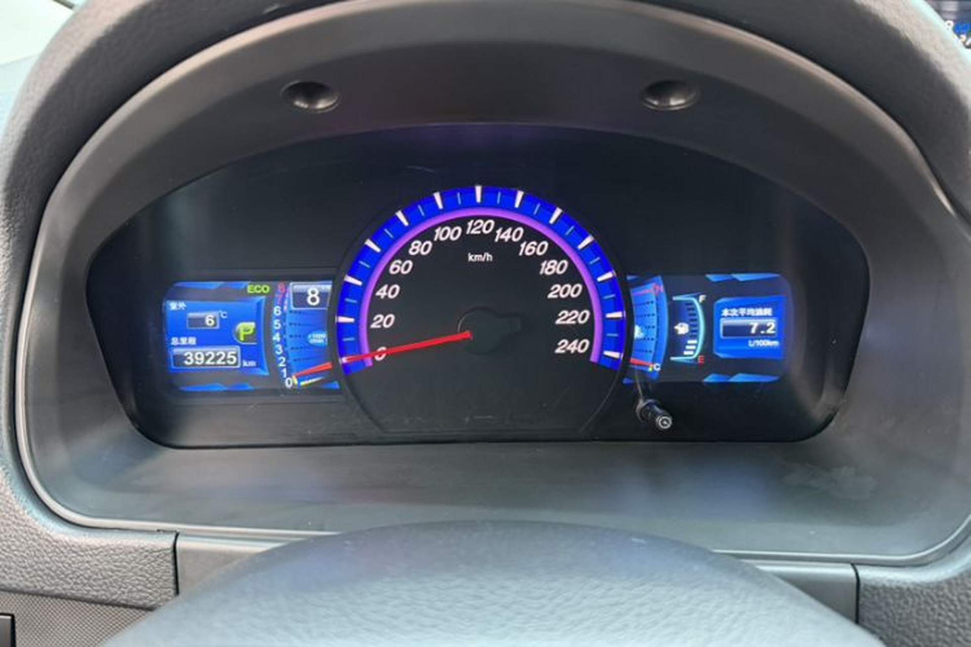 Used BYD M6 2015 2.4L Automatic Luxury Model Odometer Close Up