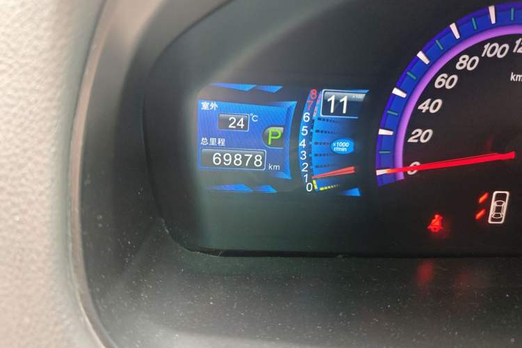 Used BYD M6 2015 2.4L Automatic Prestige Edition Odometer Close Up