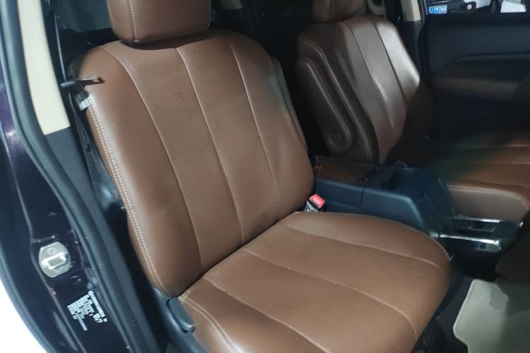 Used BYD M6 2015 2.4L Automatic Prestige Edition Right Front Seat