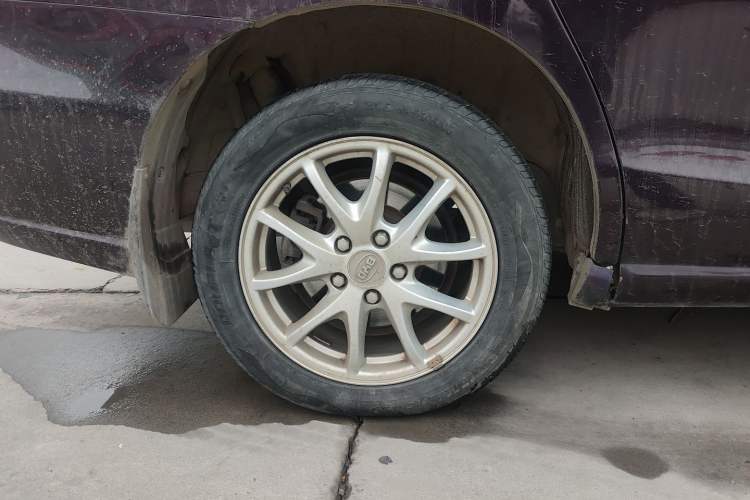 Used BYD M6 2015 2.4L Automatic Luxury Model Right Rear Wheel Hub