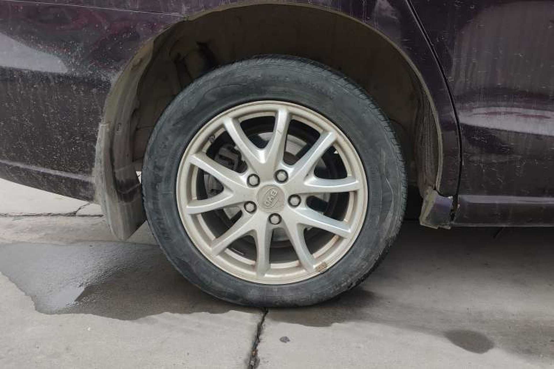 Used BYD M6 2015 2.4L Automatic Luxury Model Right Rear Wheel Hub