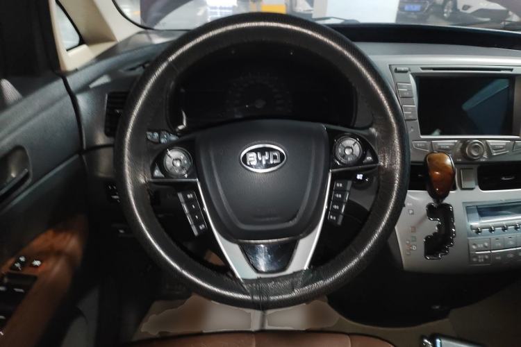Used BYD M6 2015 2.4L Automatic Prestige Edition Steering Wheel