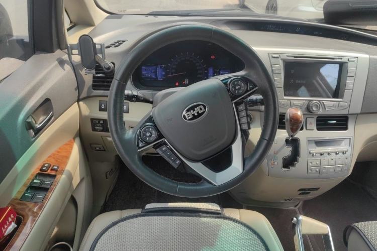 Used BYD M6 2015 2.4L Automatic Prestige Edition Steering Wheel