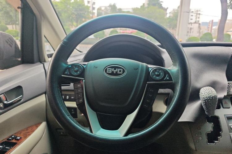 Used BYD M6 2015 2.4L Automatic Prestige Edition Steering Wheel