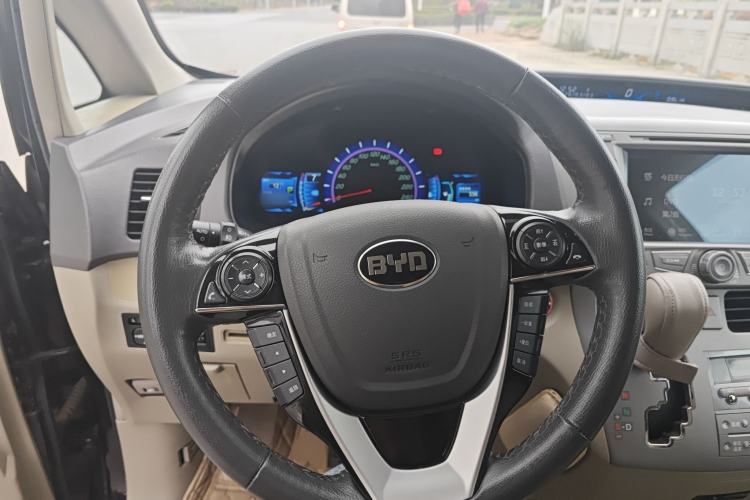 Used BYD M6 2015 2.4L Automatic Prestige Edition Steering Wheel
