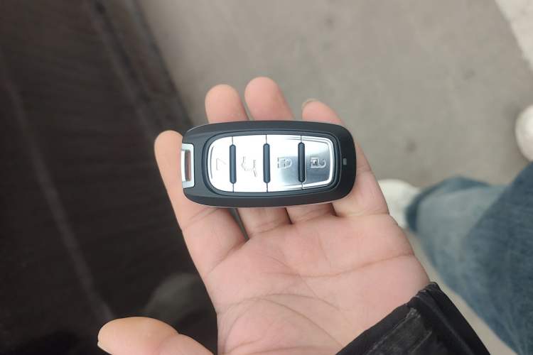 Used BYD M6 2015 2.4L Automatic Luxury Model Vehicle Key