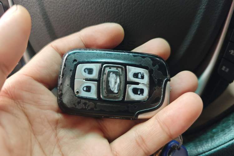 Used BYD M6 2015 2.4L Automatic Prestige Edition Vehicle Key