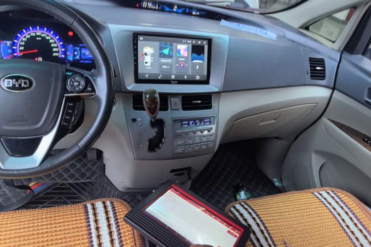 Used BYD M6 2015 2.4L Automatic Prestige Edition Audio And AC Panel