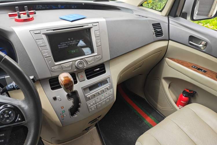 Used BYD M6 2015 2.4L Automatic Prestige Edition Audio And AC Panel