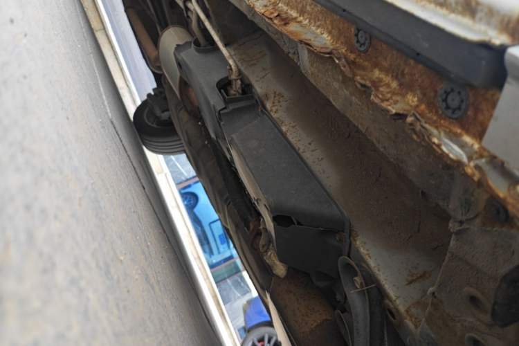 Used BYD M6 2015 2.4L Automatic Prestige Edition Chassis Front Right