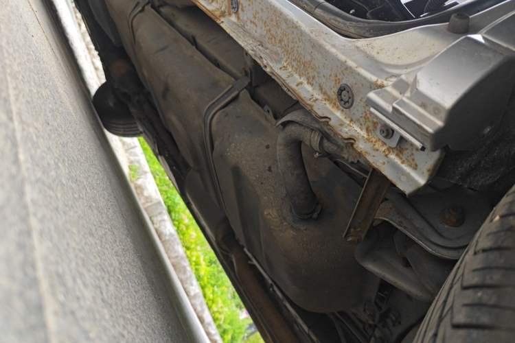 Used BYD M6 2015 2.4L Automatic Prestige Edition Chassis Rear Left