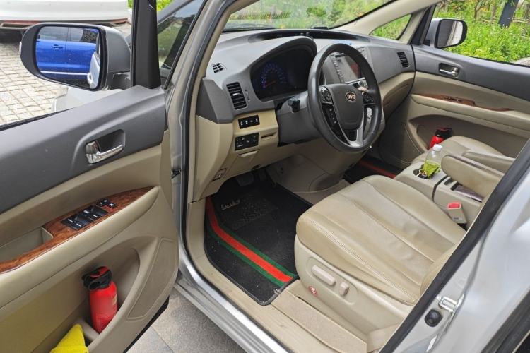 Used BYD M6 2015 2.4L Automatic Prestige Edition Driver Seat