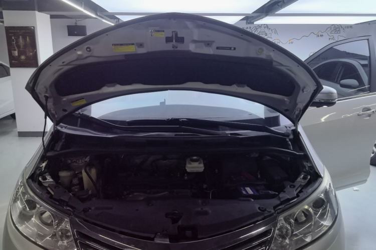 Used BYD M6 2015 2.4L Automatic Prestige Edition Engine Bay