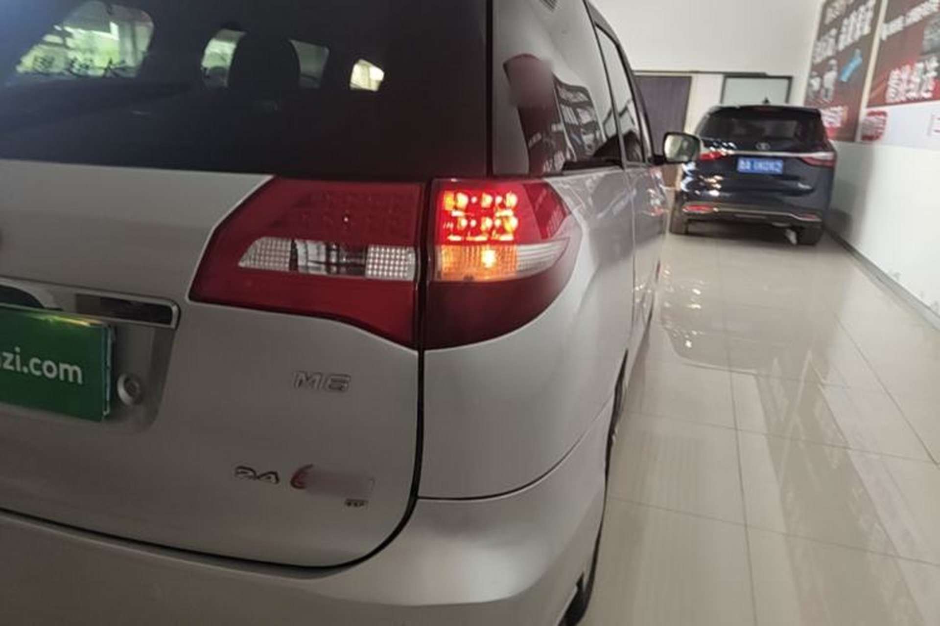Used BYD M6 2015 2.4L Automatic Luxury Model Exterior 3