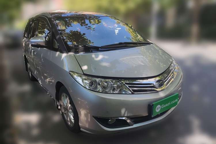 Used BYD M6 2015 2.4L Automatic Prestige Edition Front Right 45 Deg