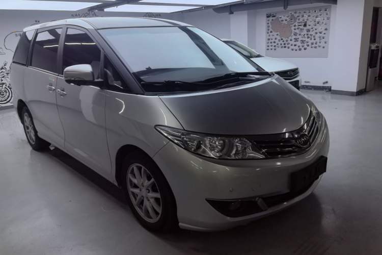 Used BYD M6 2015 2.4L Automatic Prestige Edition Front Right 45 Deg