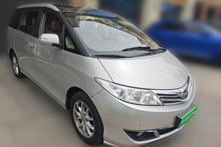 Used BYD M6 2015 2.4L Automatic Prestige Edition Front Right 45 Deg