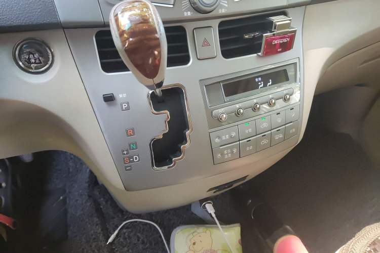 Used BYD M6 2015 2.4L Automatic Prestige Edition Gear Lever