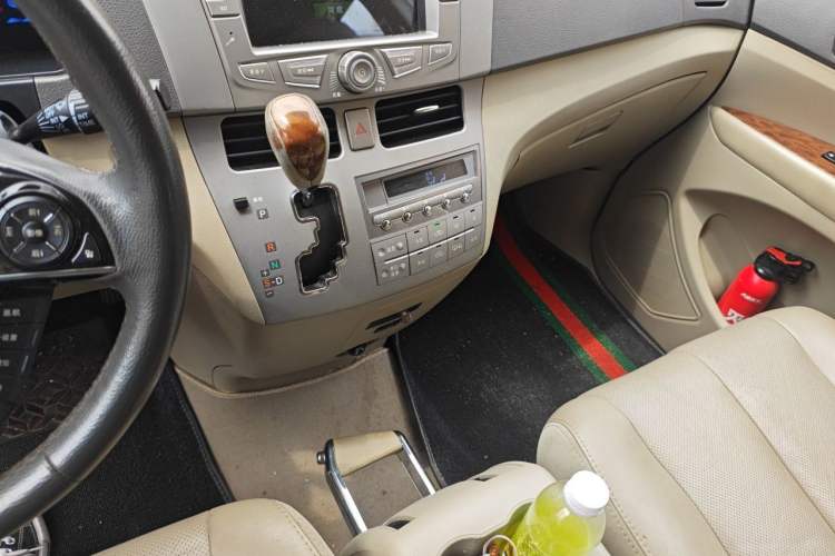 Used BYD M6 2015 2.4L Automatic Prestige Edition Gear Lever