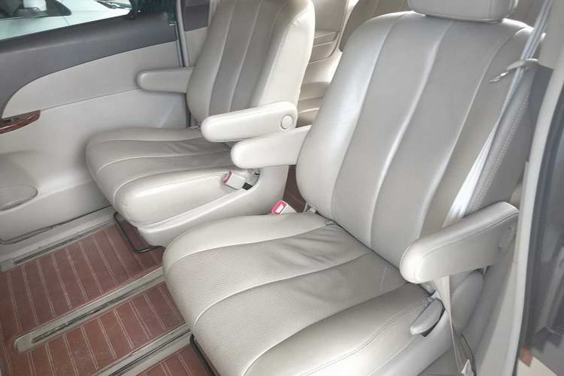 Used BYD M6 2015 2.4L Automatic Prestige Edition Interior 4