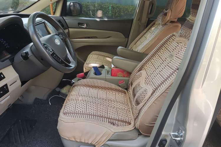 Used BYD M6 2015 2.4L Automatic Prestige Edition Left Front Seat
