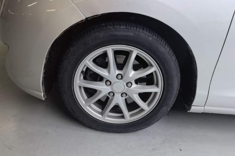 Used BYD M6 2015 2.4L Automatic Prestige Edition Left Front Wheel Hub