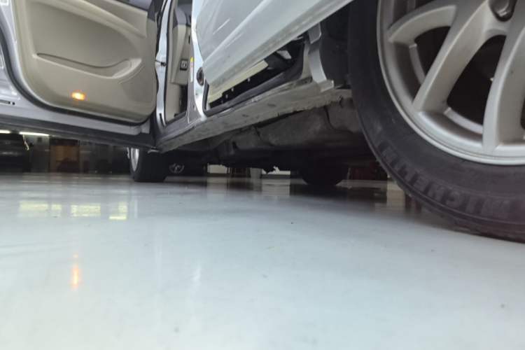 Used BYD M6 2015 2.4L Automatic Prestige Edition Left Side Sill