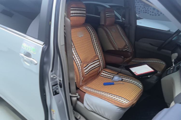Used BYD M6 2015 2.4L Automatic Prestige Edition Right Front Seat