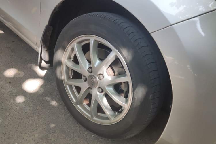 Used BYD M6 2015 2.4L Automatic Prestige Edition Right Front Wheel Hub