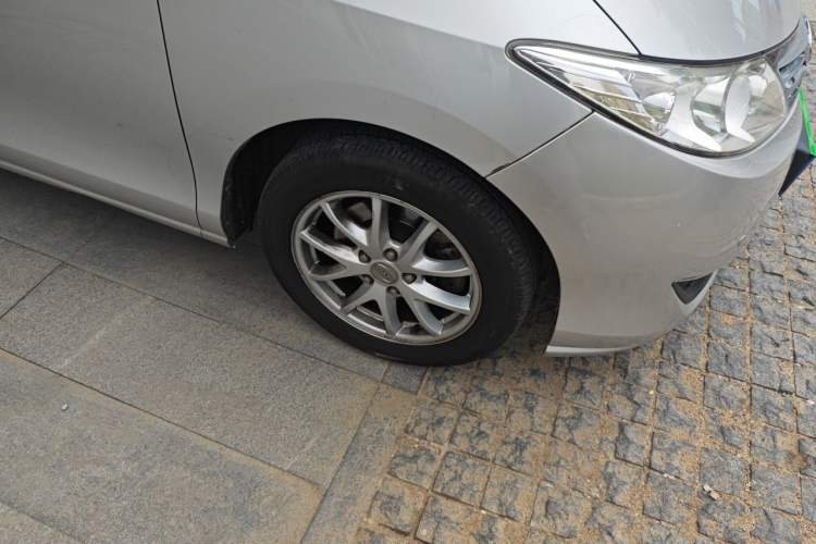 Used BYD M6 2015 2.4L Automatic Prestige Edition Right Front Wheel Hub