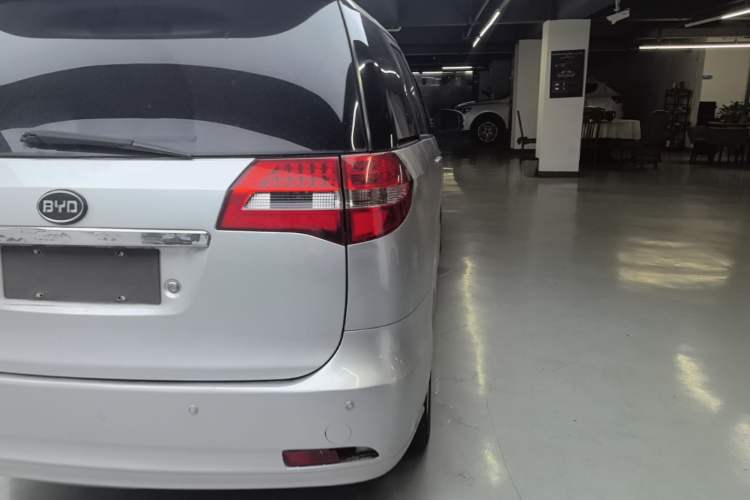 Used BYD M6 2015 2.4L Automatic Prestige Edition Right Rear Taillight