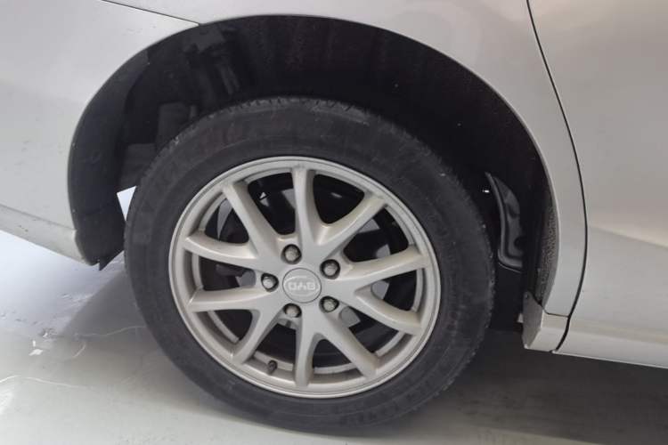 Used BYD M6 2015 2.4L Automatic Prestige Edition Right Rear Wheel Hub