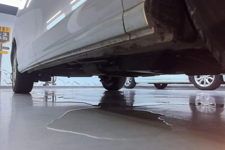 Used BYD M6 2015 2.4L Automatic Prestige Edition Right Side Sill