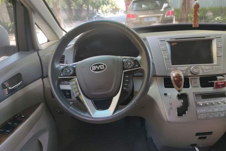 Used BYD M6 2015 2.4L Automatic Prestige Edition Steering Wheel
