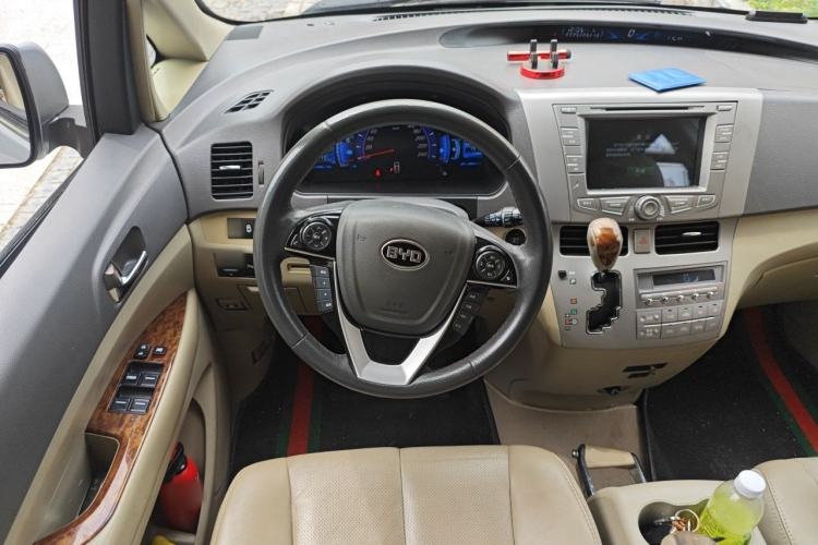 Used BYD M6 2015 2.4L Automatic Prestige Edition Steering Wheel