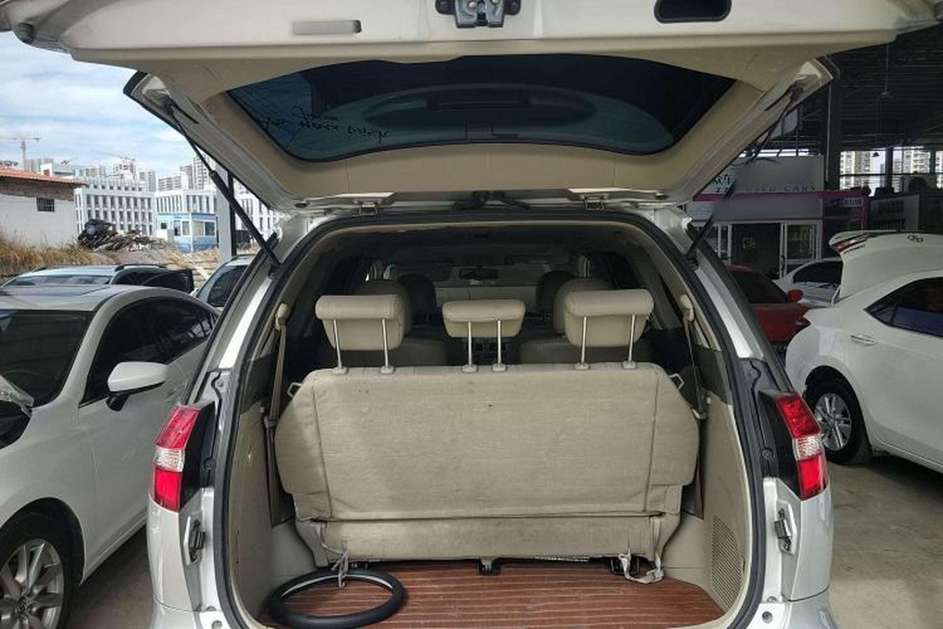 Used BYD M6 2015 2.4L Automatic Prestige Edition Trunk